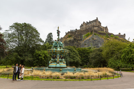 castle; edinburgh; scotland; scottish; fortress; medieval; architecture; attraction; landmark; landscape; natures; towers; perched; ancient; great britain; uk; castle rock; royal mile; mons meg; cannon; travel; princes; street; gardens; ross; fountainのeditorial素材