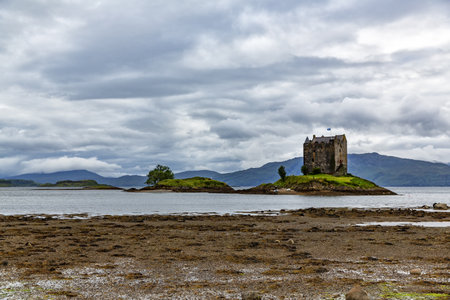 Stalker Castle is a tower house on a small island in Loch Laich, an inlet of Loch Linne, near the island of Shunaのeditorial素材