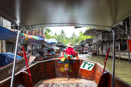 BANGKOK, THAILAND, August 25, 2024: A view from a boat navigating the busy waterways of the Damnoen Saduak Floating Market in Thailandの写真素材