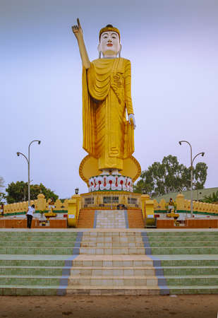 Sai noon Phoo, standing Buddah statue in Keng Tung, Myanmar (Burma)のeditorial素材
