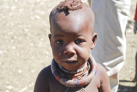 KAOKOLAND NAMIBIA - MAY 4: Unidentified child near Opuwo on May 4, 2008, Namibia. Himbas are the last Nomadic People in Namibia - there are only about 7000 leftのeditorial素材