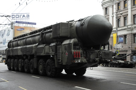 MOSCOW - MAY 6 : Showing of battle weapon during 65th anniversary of Victory in Great Patriotic War Military Parade at Red Square on May 6, 2010 in Moscow のeditorial素材
