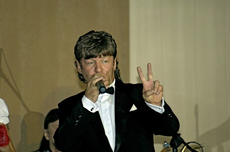MOSCOW - DECEMBER 28: Russian singer Felix Tsarikati on a New Year performance at Supreme Court of Russian Federation on December 28, 2009 in Moscow, Russiaのeditorial素材