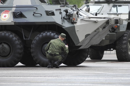 MOSCOW - MAY 6 : Showing of battle weapon during 65th anniversary of Victory in Great Patriotic War...