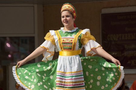 PODOLSK - MAY 9: Unidentified artists of ensemble of national dance Russia dancing at event dedicated to Victory Day in WWII on May 9, 2012 in Podolsk, Russiaのeditorial素材