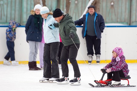 MOSCOW - JANUARY 25: Unidentified people run with sledge on family sport event on January 25, 2015 in Moscow, Russiaのeditorial素材