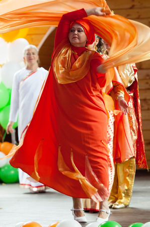 RUSSIA, MOSCOW - AUGUST 16, 2015: Unidentified women dance a banda matra performance on Independence Day of India in Sokolniki park, Moscow, Russiaのeditorial素材