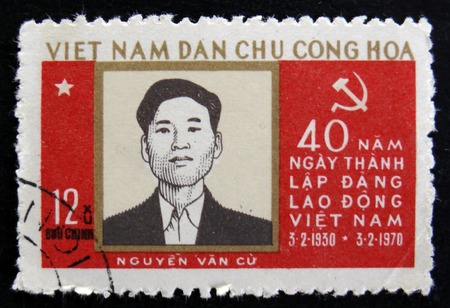 MOSCOW, RUSSIA - APRIL 2, 2017: A post stamp printed in Vietnam shows a portrait of Nguyen Van Cu, the seriesのeditorial素材