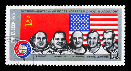 MOSCOW, RUSSIA - MARCH 31, 2018: A stamp printed in USSR (Russia) shows Flags of USA and USSR, cosmonauts: A. Leonov, V. Kubasov, T. Stafford, V. Brand, D. Slayton, Space Flight of "Soyuz-19" and "Apollo" serie, circa 1975のeditorial素材