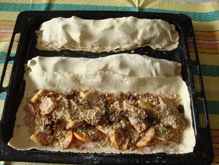 Strudel before bakingの写真素材