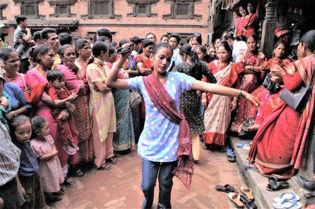 NEPAL BHAKTAPUR IN WOMAN DANCES AMONG WOMEN ON THE DAY OF THE TEEJ FESTIVALのeditorial素材