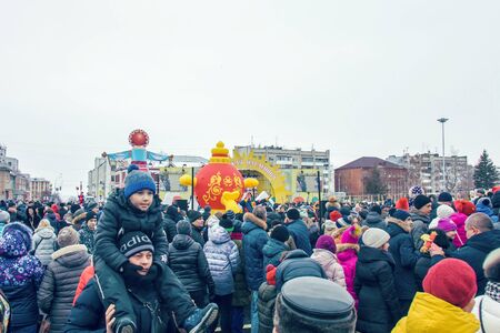 Samara Russia March 10, 2019. Celebration of Maslenitsa in Kuibyshev Square. A lot of warmly dressed people are walking around the market with souvenirs, fresh pastries, participating in games.のeditorial素材