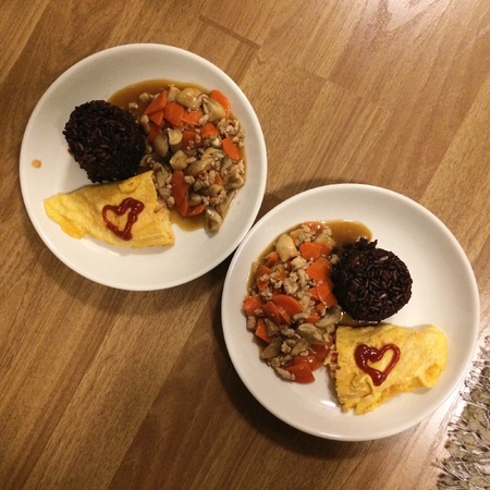 Healthy food cooked with loveの素材