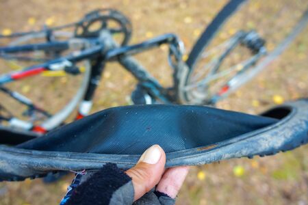 replacing the camera on the bike, the puncture of the bike, the hole in the wheel