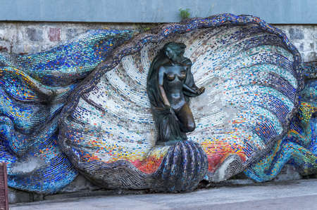 Svetlogorsk, Kaliningrad region, Russia, August 22, 2021. Bronze sculpture "Nymph". Author Hermann Brachert, 1938, East Prussia (Rauschen, Georgenswald). Sculpture of a girl and a seashell.のeditorial素材