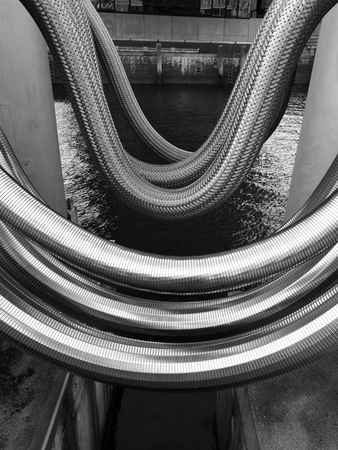 connecting ropes at Hamburgの写真素材