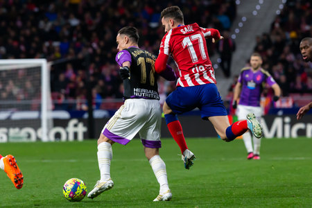 Madrid, Spain- January 21, 2023: Soccer match between Atletico de Madrid and Real Valladolid at Civitas Metropolitano. Saul Ãiguez fights for the ball on the field.のeditorial素材