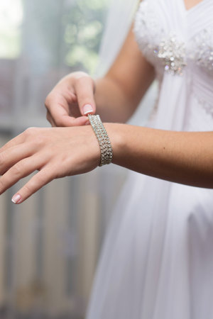 bride wears a decoration on handの写真素材