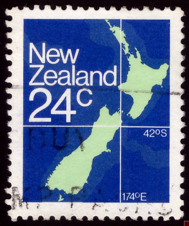 NEW ZEALAND - CIRCA 1982: A stamp printed in New Zealand, shows a map of New Zealand, circa 1982のeditorial素材