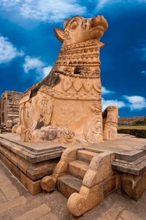 Big statue of Nandi Bull in front of Hindu Gangaikonda Cholapuram Temple. In Hinduism Nandi is a Shiva vehicle. South Indian architecture. India, Tamil Nadu, Thanjavur (Trichy)

Stock Photo:の写真素材