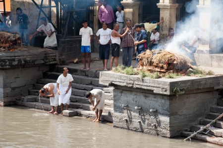 KATHMANDU, NEPAL - SEPTEMBER 21  Cremation ceremony along the holy Bagmati River in Bhasmeshvar Ghat at Pashupatinath temple on September 21, 2012 in Nepal, Kathmandu, Pashupatinath Temple complexのeditorial素材