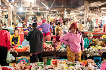 SIEM REAP, CAMBODIA - DEC 22, 2013: Unidentified Khmer people shopping at traditional local marketplace on Dec 22, 2013 in Siem Reap, Cambodia. Street wholesale markets is popular tradition in asiaのeditorial素材