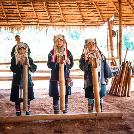 CHIANG RAI, THAILAND - DEC 4, 2013: Unidentified Akha tribe people in traditional  clothes and jewelry performing folk dance and songs in village. Thailandのeditorial素材