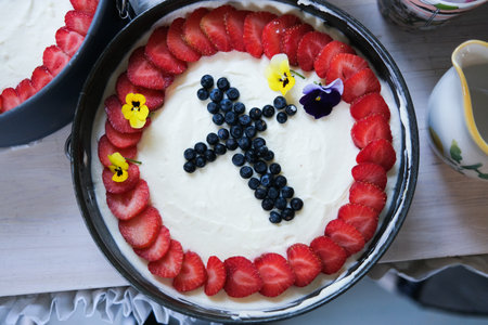 Cake with blueberries and strawberries