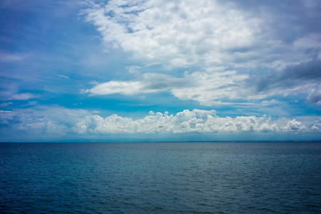 Ocean water and sky, full frame viewの写真素材