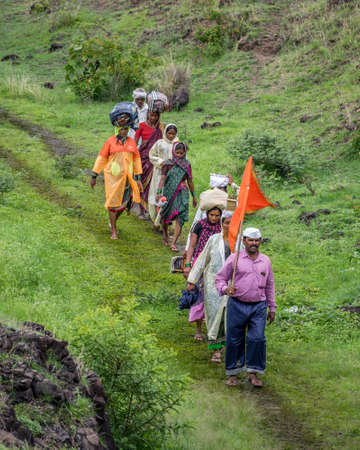 Daundaj, Maharashtra, India - July 12, 2018 : Pilgrims also know as `Varkari` on devotional walk to the holy place of Pandharpur.のeditorial素材