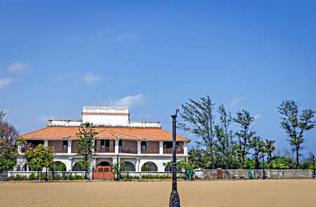 Ancient bungalow with vintage lamp post near Danish fort in Tranquebar, Tamil Nadu, India.の写真素材