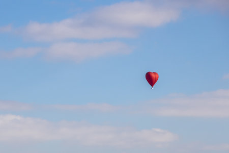 heart-shaped balloon against a blue sky. hot air balloon flight on Valentine's Dayの写真素材