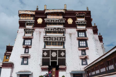 LHASA, TIBET - AUGUST 17, 2018: Magnificent Potala Palace in Lhasa, home of the Dalai Lama before the Chinese invasion aのeditorial素材