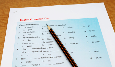 blue english grammar test on tableの写真素材