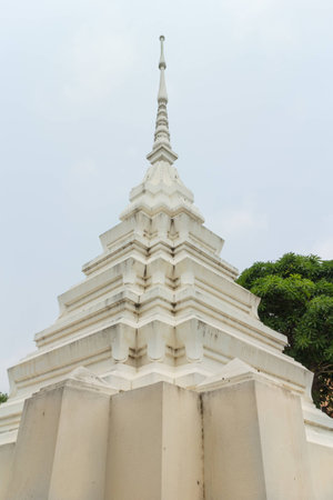 white stupa under the sun light at Wat Mai Pak Bangの写真素材