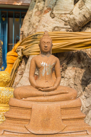 the brown sitting buddha statue under sunlightの写真素材