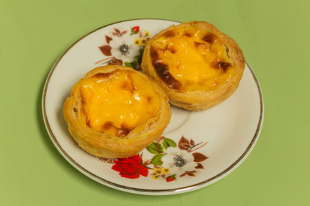 Egg Tart on the white dish with green table