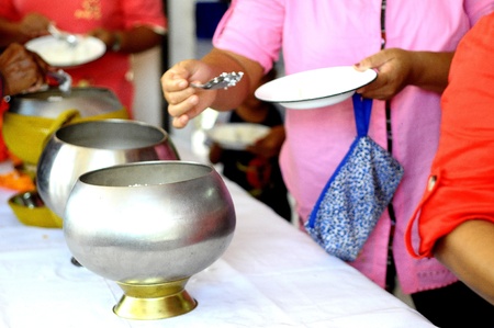How to put a bowl of Buddha.の写真素材