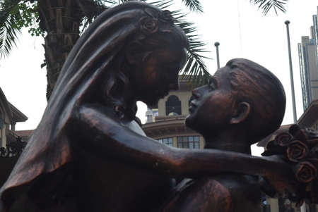 Statue of mother and child in Salvador city.の写真素材