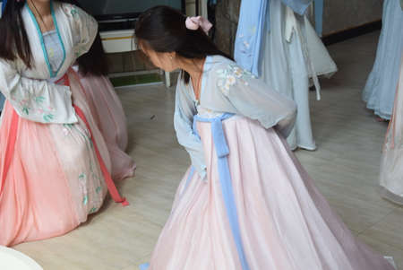 The bride and groom are preparing for the wedding ceremony.の写真素材
