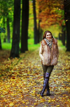 beautiful young woman   in the autumn park outdoorの写真素材