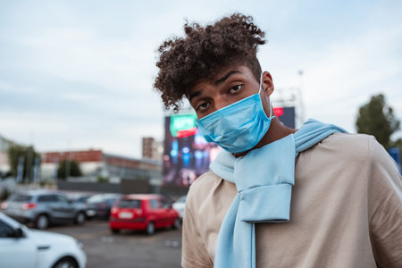 African american man in medical mask on car cinema parkingの写真素材