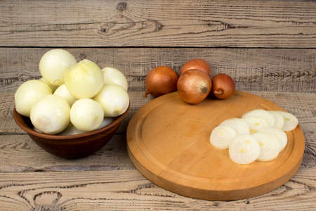 onion in a plate, onion rings on a cutting board. country style.の写真素材