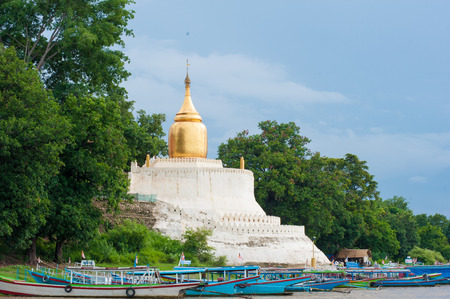 BAGAN, MYANMAR - MAY 22, 2014 - Bu-phaya, the pagoda close to the river in Bagan, Myanmar.のeditorial素材