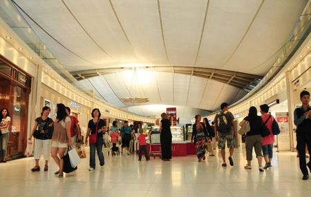 BANGKOK, THAILAND - SEP 30, 2011: Many passengers at Suvarnabhumi Airport, Bangkok, Thailand. Suvarnabhumi Airport is one of two international airports serving Bangkok.のeditorial素材