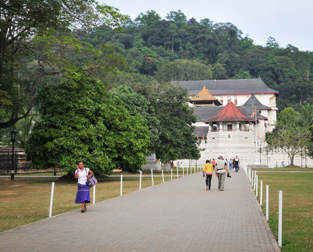 KANDY, SRI LANKA - MAY 23, 2014. People visiting at Temple of the Sacred Tooth Relic in Kandy, Sri Lanka. This is House the Relic of the Tooth of Buddha.のeditorial素材