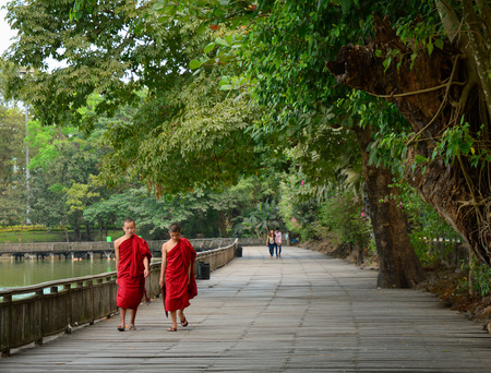 YANGON, MYANMAR - JANUARY 14, 2015. Unidentified monks walk around Kandawgyi Lake and Kandawgyi Nature Park in Yangon, Myanmar.のeditorial素材