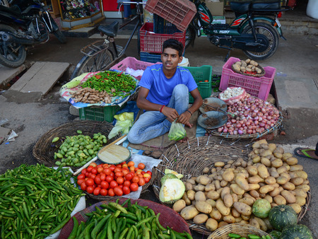 DELHI, INDIA - AUG 5, 2015. Unidentified men sell fruits from a stall in Delhi, India. Street vendors are widely spread through out the city.のeditorial素材