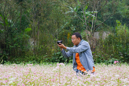 Ha Giang, Vietnam - May 10, 2015. People on summer vacation trip taking photo with camera and having fun. People traveler enjoying countryside in north of Vietnam.のeditorial素材