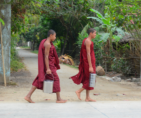 BAGAN, MYANMAR - OCT 1, 2015. Burmese young novice monks walking morning alms in Old Bagan, Myanmar. 89% of the Burmese population is Buddhist.のeditorial素材